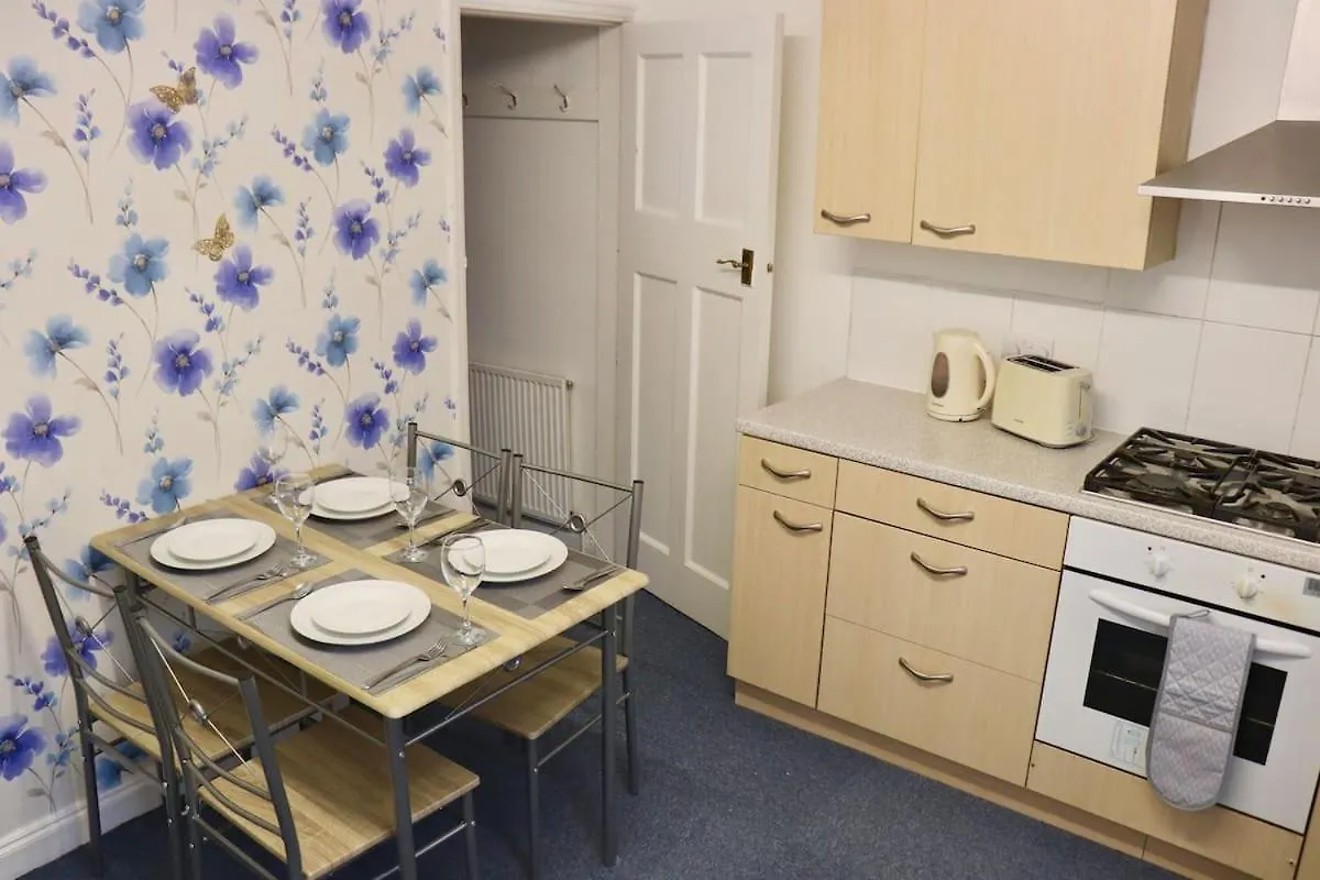 Entire Family Vacation Home . Wifi . Free Parking Λιντς 0*,  Ηνωμένο Βασίλειο
