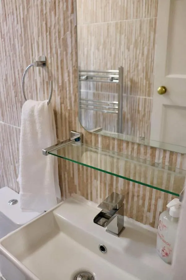 Διαμέρισμα Entire Family Vacation Home . Wifi . Free Parking Λιντς