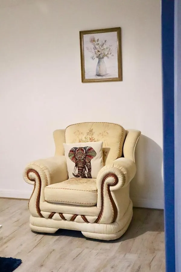 Entire Family Vacation Home . Wifi . Free Parking Λιντς Διαμέρισμα