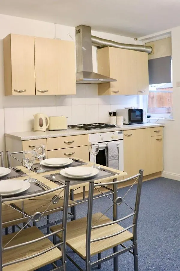 شقة Entire Family Vacation Home . Wifi . Free Parking ليدز